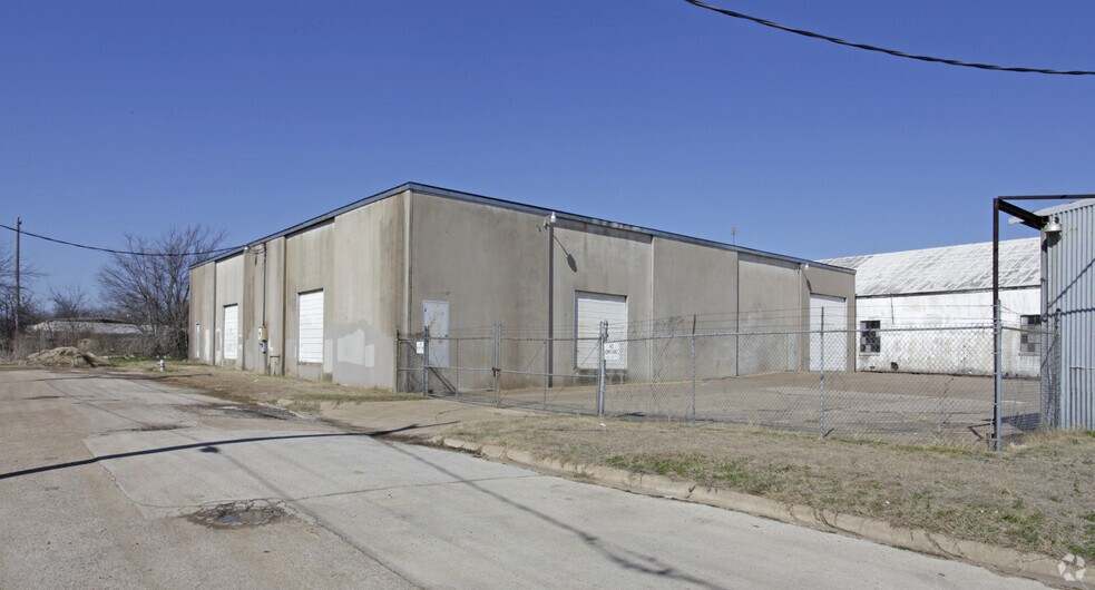 More Photos Of 2742 Bryan Ave, Fort Worth Unknown For Lease
