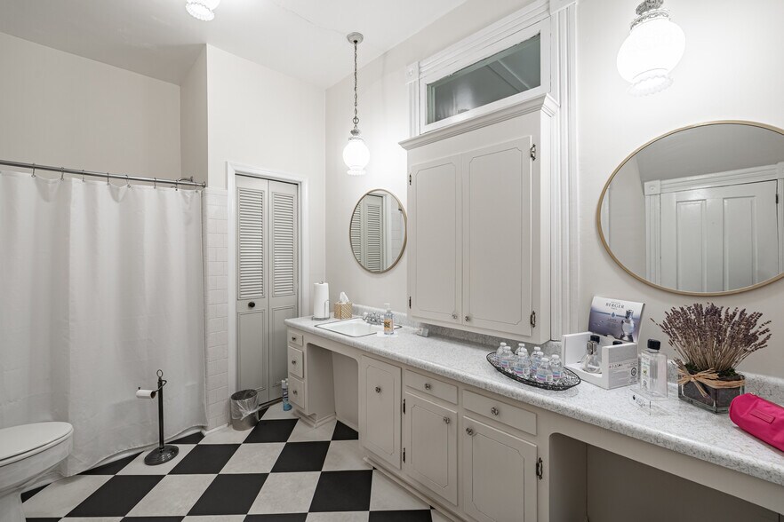 More Photos Of 664 Boulevard, Colonial Heights Office For Sale