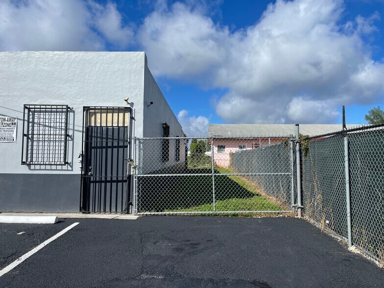 More Photos Of 2130 SW 56th Ter, West Park Warehouse For Sale
