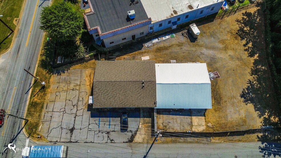 More Photos Of 1464 Willingham Dr, East Point Light Distribution For Sale