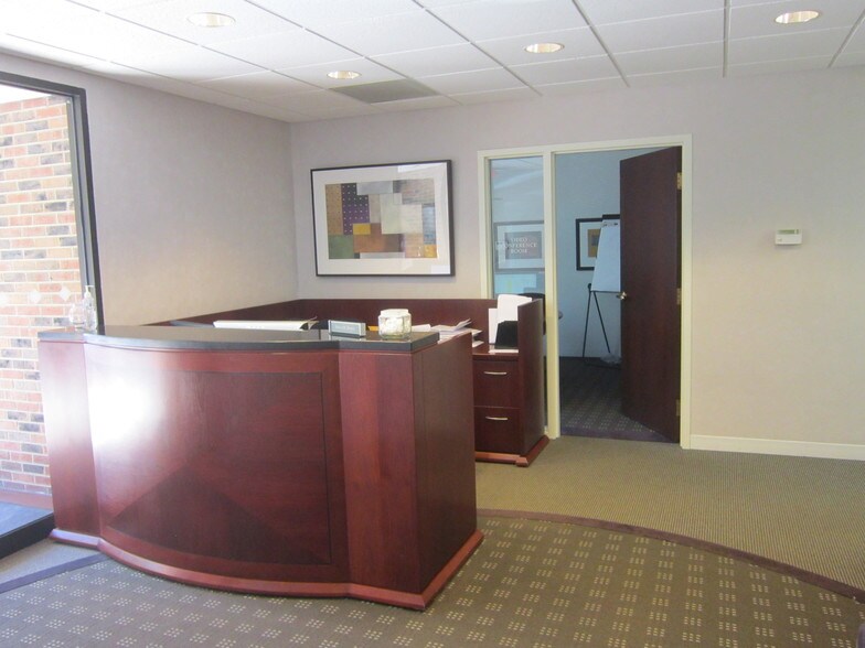 More Photos Of 1665-1695 Elk Blvd, Des Plaines Office For Lease