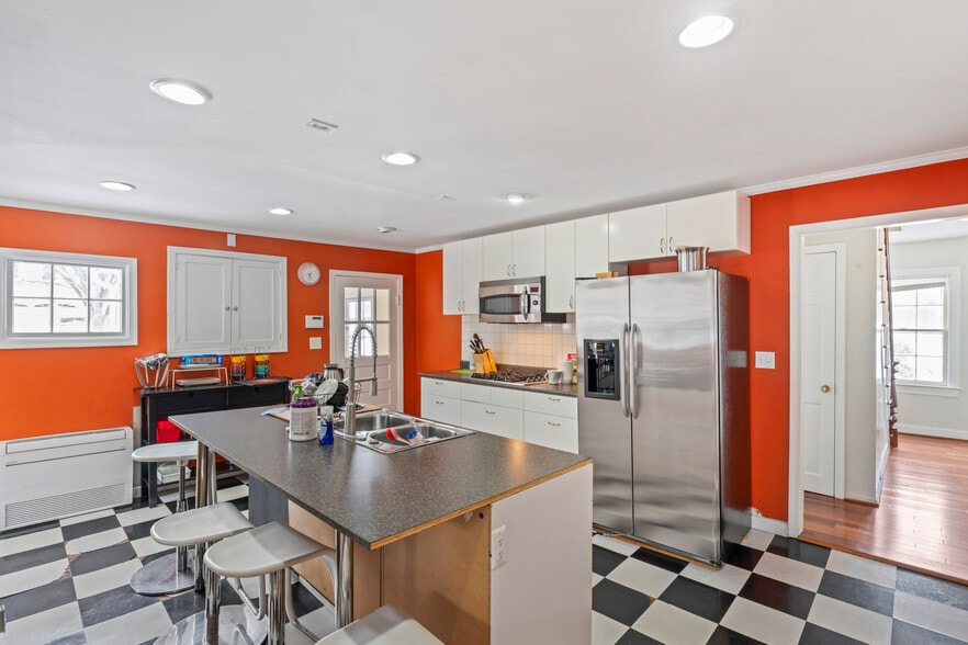 More Photos Of 4235 Chain Bridge Rd, Fairfax Office For Sale