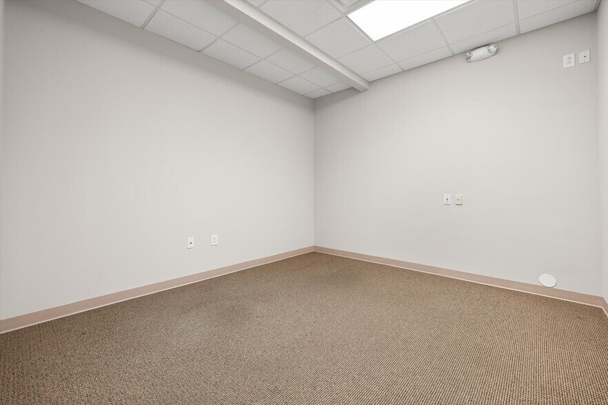 More Photos Of 7446 Shallowford Rd, Chattanooga Medical For Lease