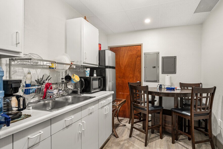 More Photos Of 2107 N Broadway, Santa Ana Loft Creative Space For Sale
