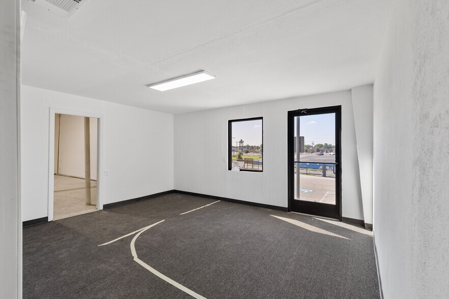 More Photos Of 3623-3625 E Vickery Blvd, Fort Worth Warehouse For Sale