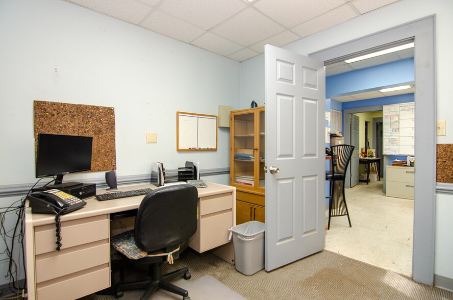 More Photos Of 1108 Pickett Rd, Norfolk Flex For Sale