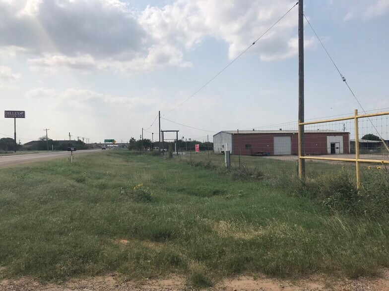 More Photos Of 800 W Fm 117, Dilley Warehouse For Lease