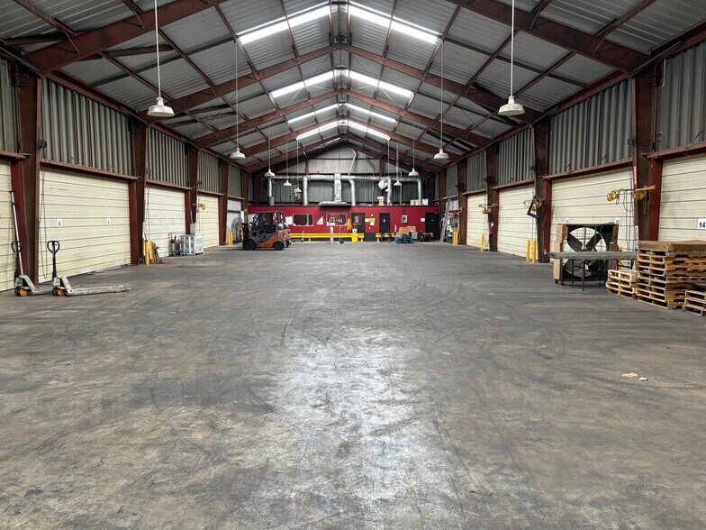 More Photos Of 324 S Lacy Dr, Waco Industrial For Sale