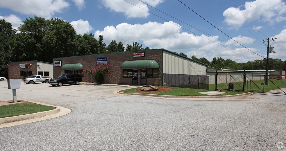 More Photos Of 5484 Flakes Mill Rd, Ellenwood Self Storage For Lease