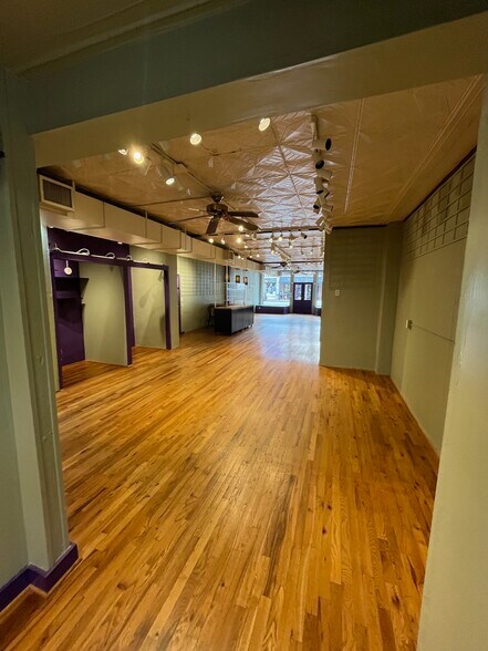 More Photos Of 721 Caroline St, Fredericksburg Storefront For Lease