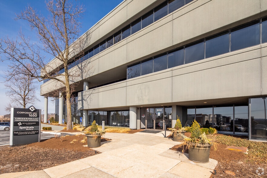 More Photos Of 1610 Des Peres Rd, Des Peres Unknown For Lease