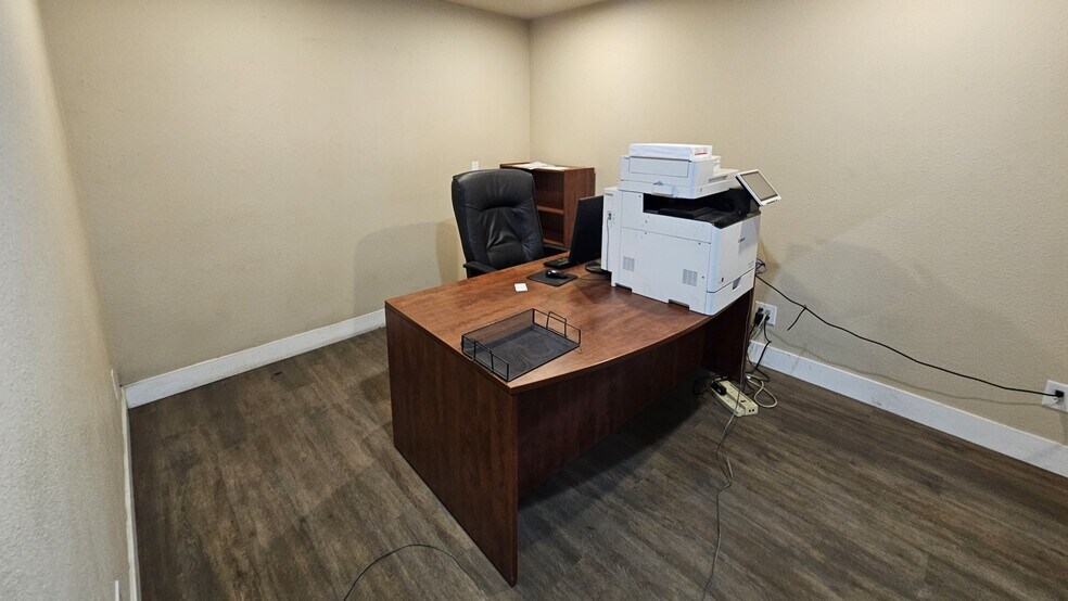 More Photos Of 625 W Scott Ave, Woodland Warehouse For Lease