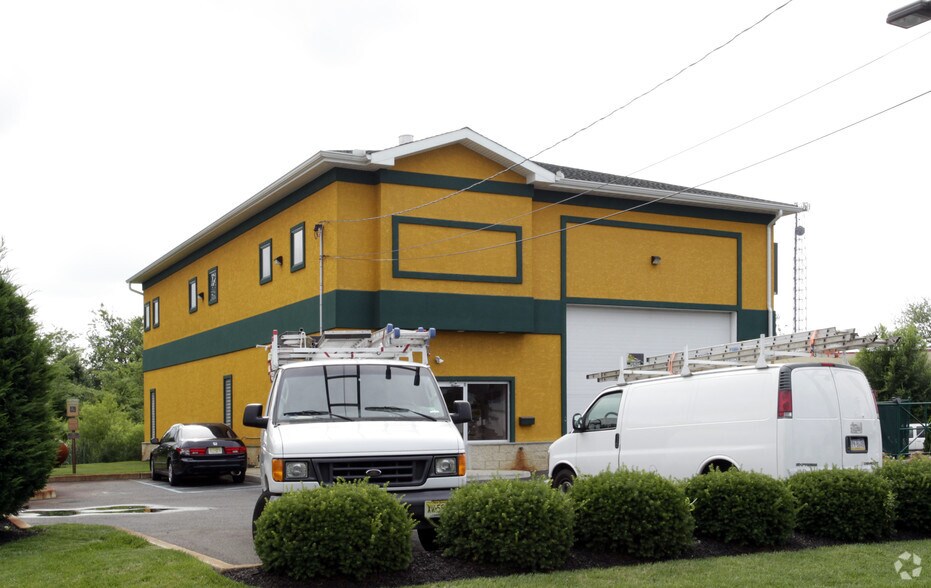 More Photos Of 17 Willow Rd, Maple Shade Township Freestanding For Lease