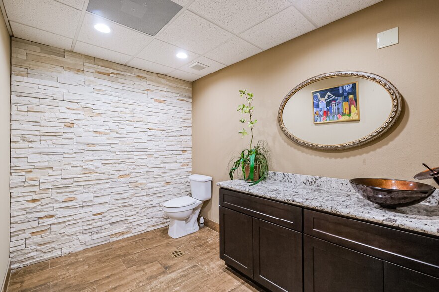 More Photos Of 8200 Westglen Dr, Houston Loft Creative Space For Lease