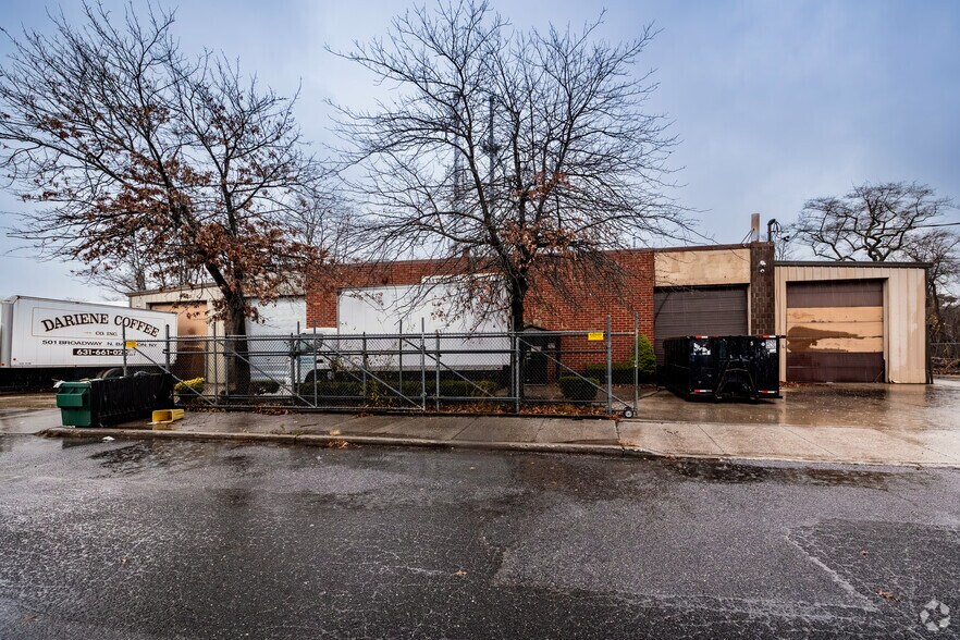 More Photos Of 501 Broadway, West Babylon Manufacturing For Sale