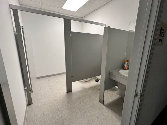 More Photos Of 6101 43rd St, Lubbock Storefront For Lease