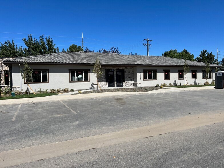 More Photos Of 1921 E Overland Rd, Meridian Office For Lease