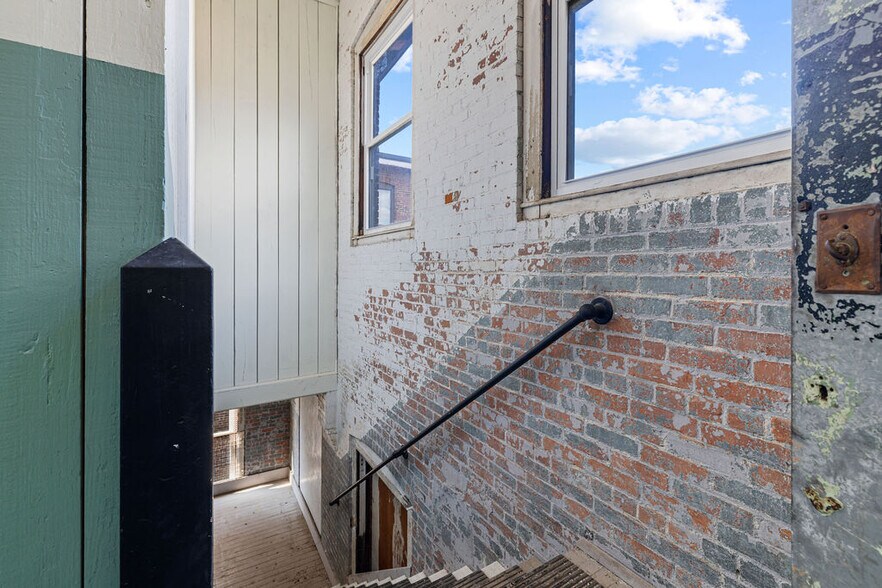 More Photos Of 28 Anawan St, Fall River Manufacturing For Sale