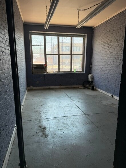 More Photos Of 38-10 29 St, Long Island City Warehouse For Lease