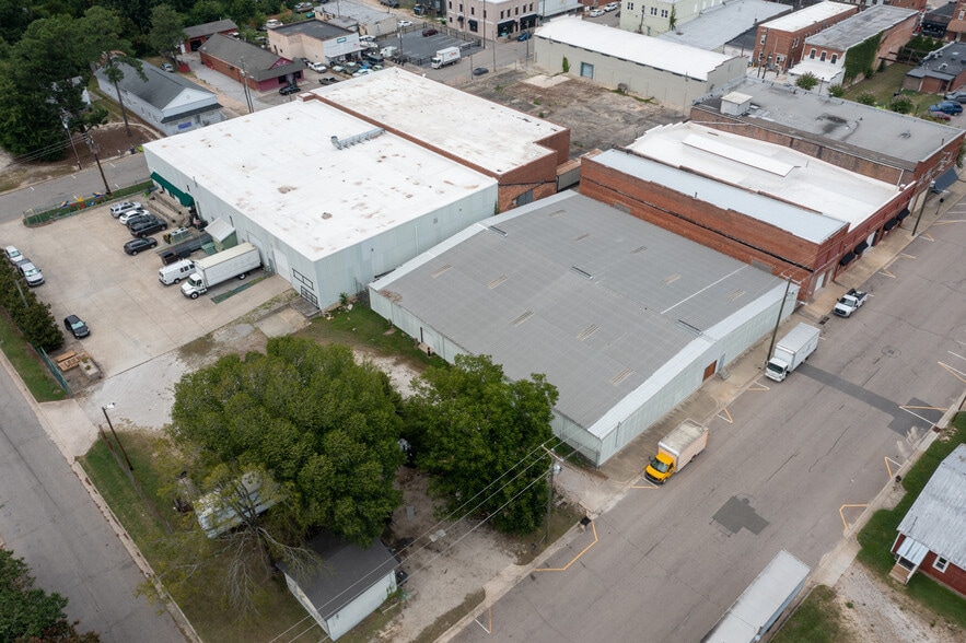 More Photos Of 128 W Vance St, Zebulon Warehouse For Lease