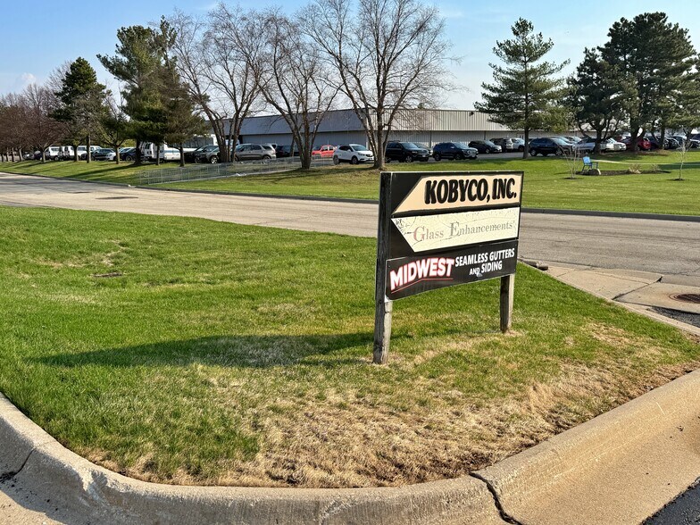 More Photos Of 4131-4133 N Perryville Rd, Loves Park Storefront Retail Office For Lease