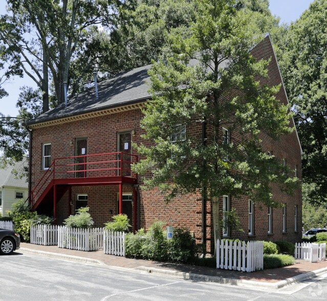 More Photos Of 404 E Chatham St, Cary Office For Lease