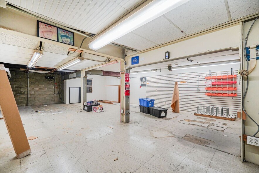 More Photos Of 1940 McDonald Ave, Brooklyn Auto Repair For Lease