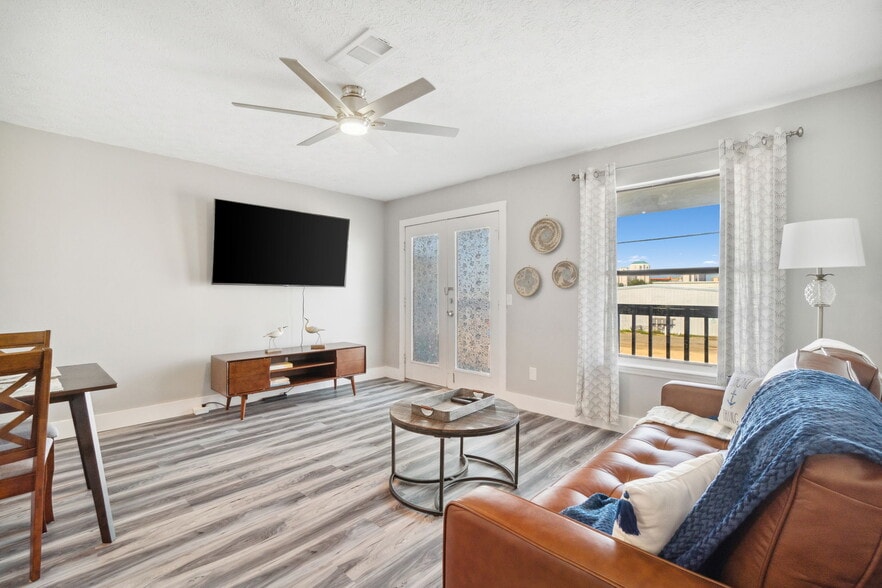 More Photos Of 4021 Dolphin Dr, Panama City Apartments For Sale