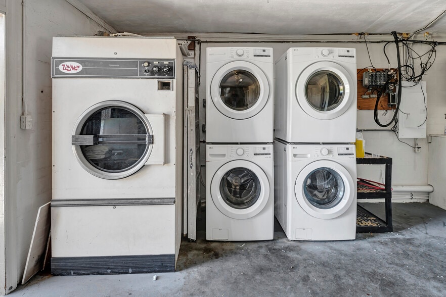 More Photos Of 640 S Ridgewood Ave, Daytona Beach Hotel For Sale