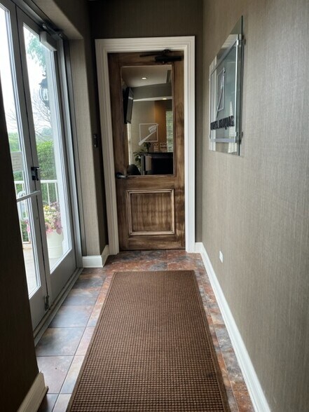 More Photos Of 13500 Circle Dr, Orland Park Office For Sale