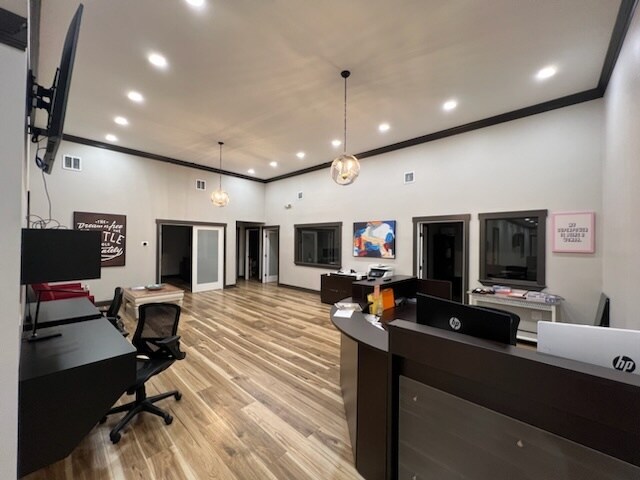 More Photos Of 181 N Montello St, Brockton Service For Lease