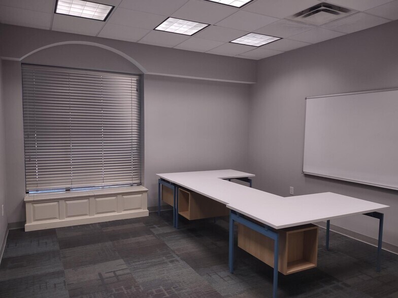 More Photos Of 112 Industrial Park Blvd, Warner Robins Office Residential For Lease