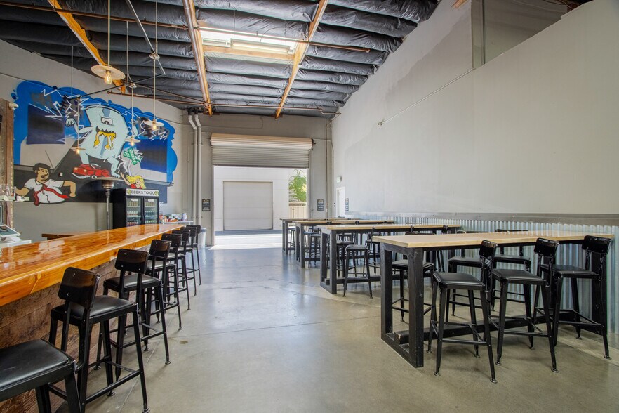More Photos Of 41537 Cherry St, Murrieta Warehouse For Lease
