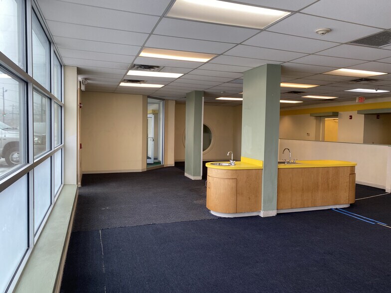 More Photos Of 21640 Miles Rd, North Randall Freestanding For Lease