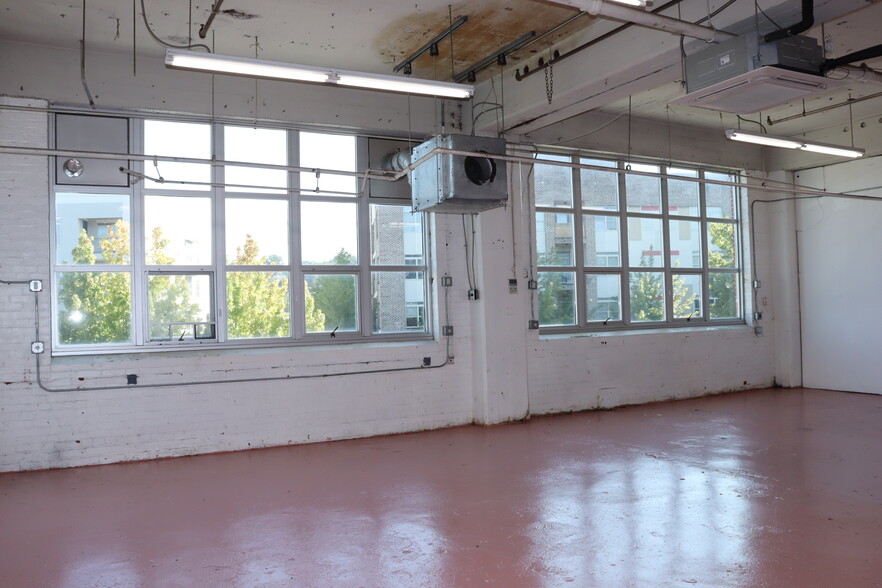 More Photos Of 100 Cherokee Blvd, Chattanooga Office For Sale