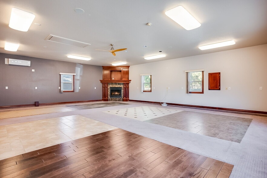 More Photos Of 121 S Water St, Derby Office For Sale