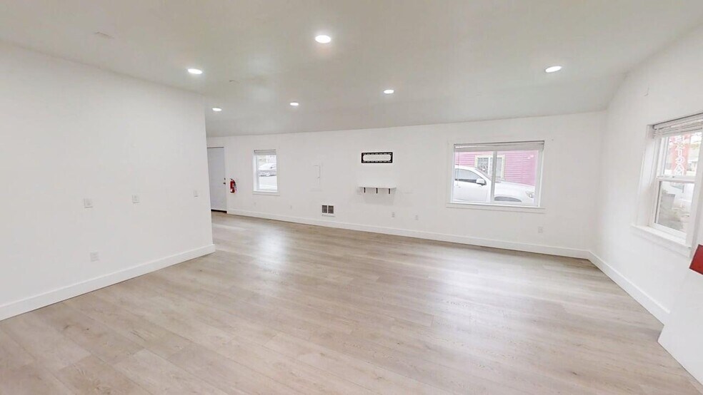 More Photos Of 11518 NE Sandy Blvd, Portland Apartments For Lease