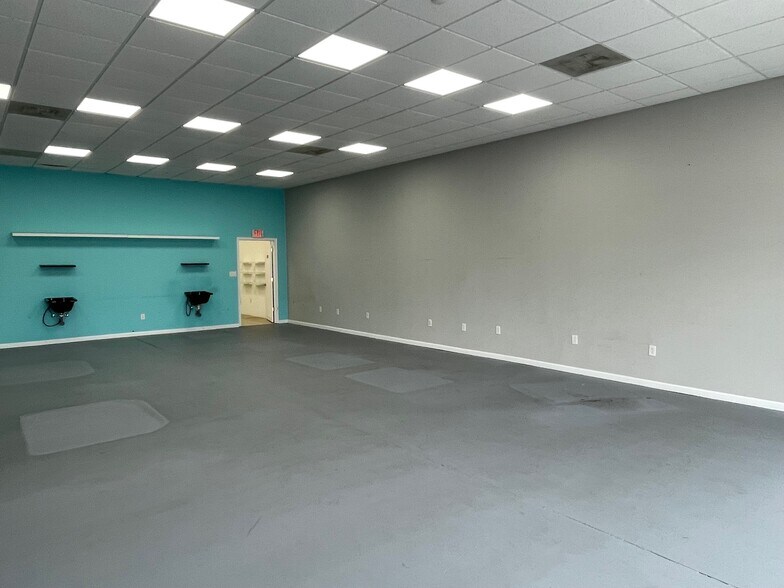 More Photos Of 900 W Ehringhaus St, Elizabeth City Storefront Retail Office For Lease