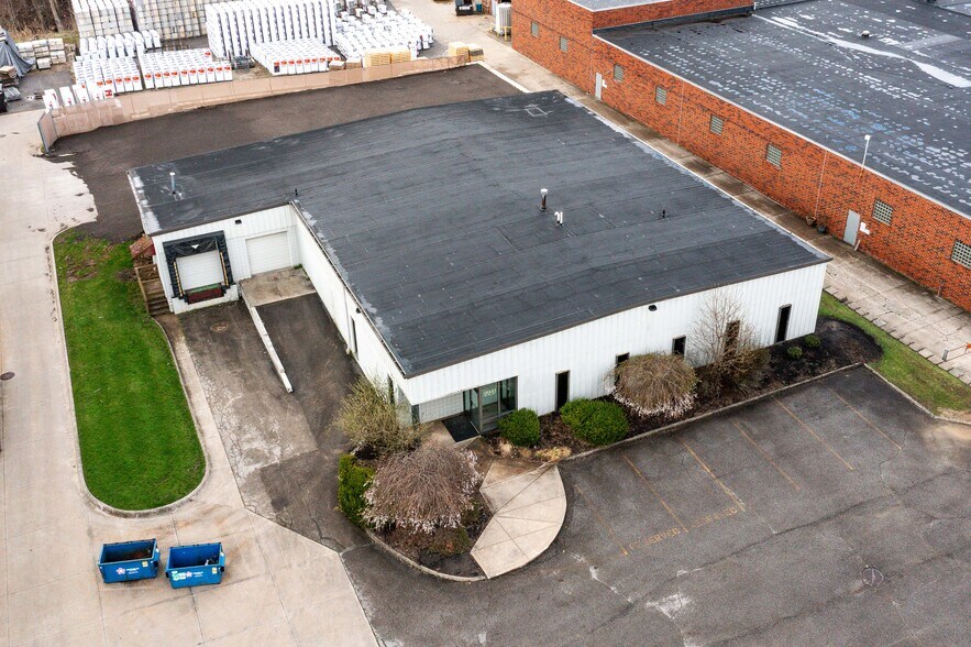 More Photos Of 9941 York Theta Dr, North Royalton Service For Lease