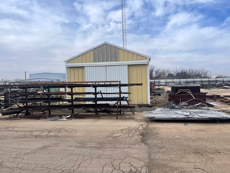 More Photos Of 715 W 81st St, Odessa Warehouse For Sale