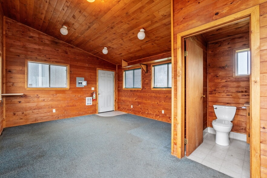 More Photos Of 4051-4061 N Highway 101, Eureka Warehouse For Sale