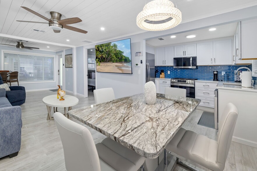 More Photos Of 9022 Midnight Pass Rd, Sarasota Apartments For Sale