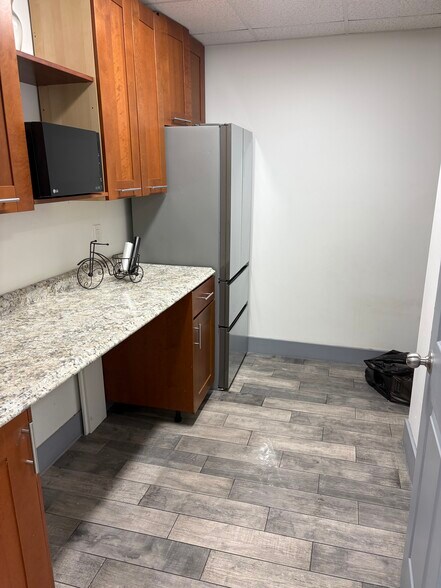 More Photos Of 4330 Sheridan St, Hollywood Medical For Sale