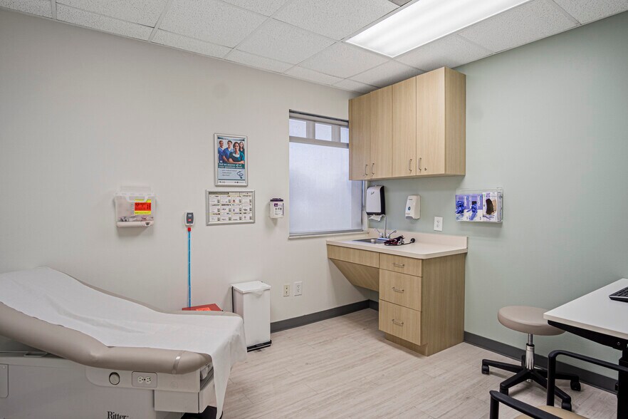 More Photos Of 1201 N Parrott Ave, Okeechobee Medical For Sale