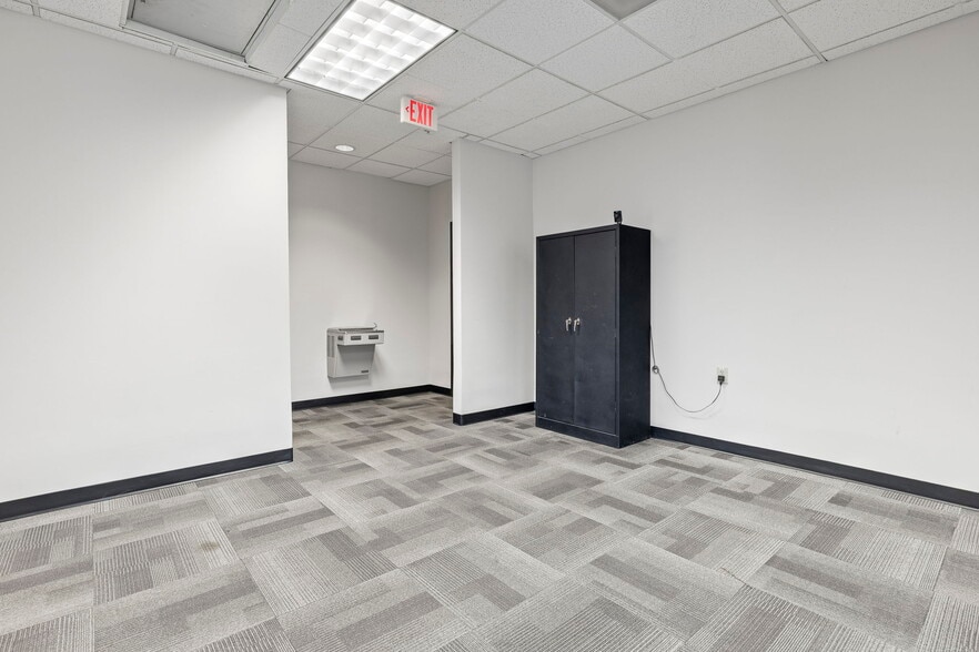 More Photos Of 4240 S Lees Summit Rd, Independence Office For Lease