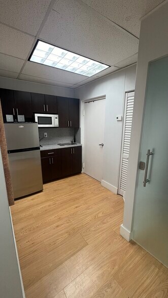 More Photos Of 8283 NW 64th St, Miami Light Distribution For Sale