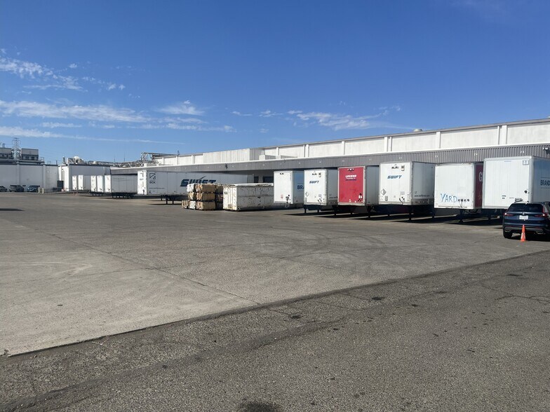 More Photos Of 4400 Florin Perkins Rd, Sacramento Distribution For Lease