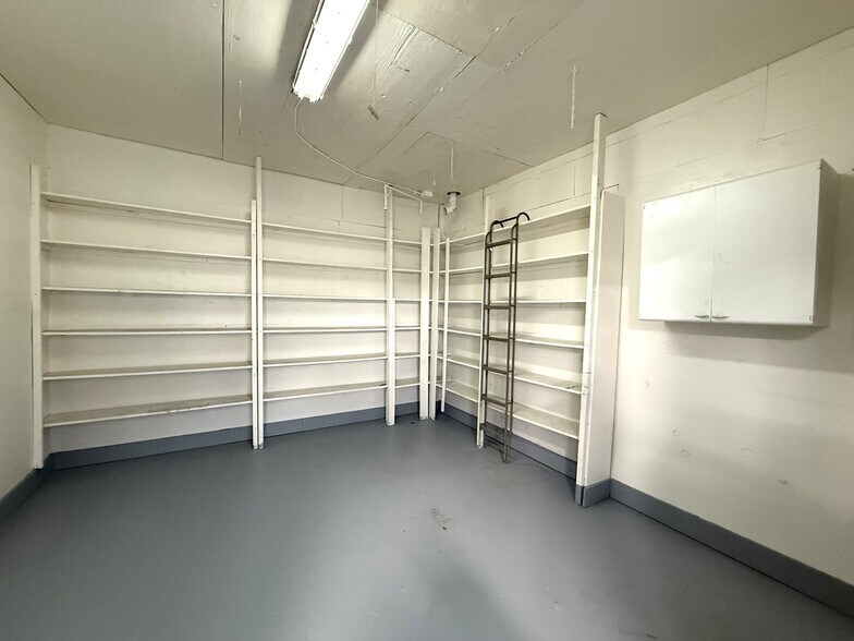 More Photos Of 151 Ferris st, Galesburg Industrial For Sale