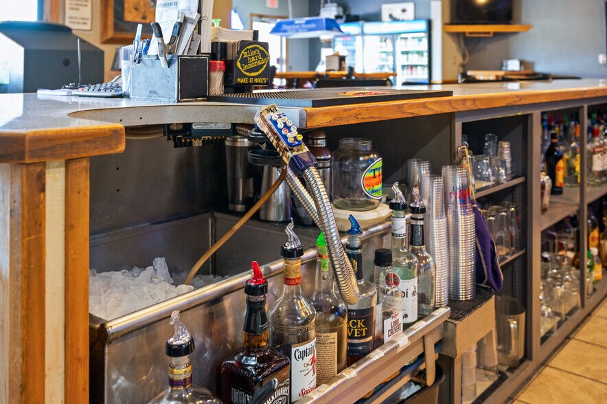 More Photos Of 2 Hays Blvd, Pine Haven Restaurant For Sale