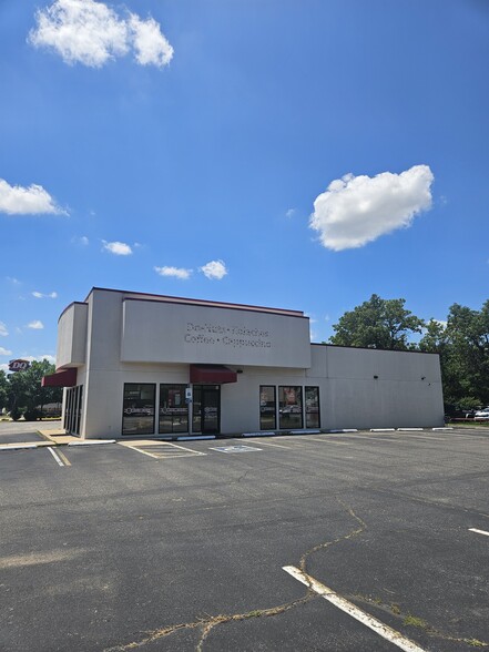 More Photos Of 1805 W Main St, Norman Storefront For Sale